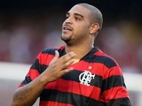 Atacante Adriano pode ir a cultos em igreja evangélica para poder voltar ao time Flamengo