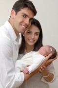 Filha de Kaká já tem até twitter oficial. Veja fotos de Isabella, que nasceu de parto normal