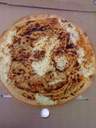 “Rosto de Jesus” aparece em pizza e católicos discutem se é um milagre