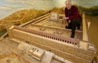 Aposentado constroi réplica exata do Templo de Herodes em 30 anos