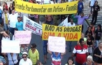 Marcha da Maconha satiriza evangélicos em marcha paralela contra a droga