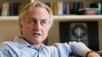 Famoso ateu Richard Dawkins afirma que a religião “roubou” a Bíblia
