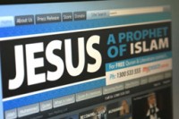Grupo muçulmano faz campanha “Jesus: Um profeta do Islã” em outdoors de cidade