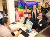 Juiz anula reconhecimento da união gay e veta cartórios de fazerem novas: “STF mudou a Constituição”