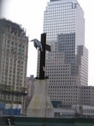 Ateus entram na justiça para obrigar a retirada de cruz do memorial às vítimas do World Trade Center: “é um entulho ridículo”
