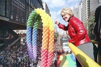 Marta Suplicy apresentará novo projeto pró-gay; proposta concede licença-natalidade para casais homossexuais