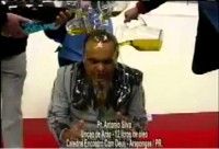 Vídeo: Pastor profetiza benção do X-Nilo e é ungido com 12 litros de óleo