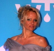 Famosa modelo erótica Pamela Anderson será a mãe de Jesus em programa de comédia especial de Natal