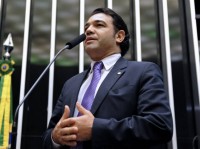 Marco Feliciano vota contra projeto de lei que estende pensão a companheiro homossexual