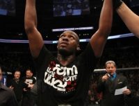 Lutador cristão de MMA agradece a Deus antes da luta, e vence o UFC 140