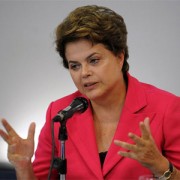 Presidente Dilma Rousseff é criticada por ativistas gays por diálogo com evangélicos e católicos
