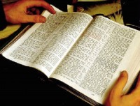 Pesquisa revela que 77% das pessoas atribuem a perda de valores à falta de leitura da Bíblia