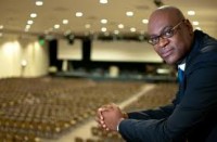 Pastor de Londres espera ver maior união entre brancos e negros na igreja