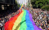 Ativista gay critica postura de Silas Malafaia sobre o PL 122 e desafia o pastor para debate em rede nacional. Leia na íntegra