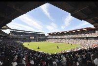 Evento promovido pela Igreja Universal lota estádio de futebol na África do Sul