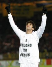 Jogadores evangélicos, Kaká, Neymar e David Luiz agradecem a Deus por títulos