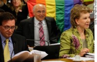 Senado aprova criminalização da homofobia no novo Código Penal