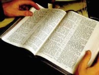 Nova versão do Novo Testamento é lançada para incentivar as pessoas que não leem a Bíblia