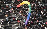 Panfleto do Ministério da Saúde para a Parada Gay ensina como usar drogas; Estratégia visa “reduzir danos”, diz governo