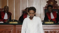 Terrorista acusado de ataques contra igrejas na Indonésia é condenado