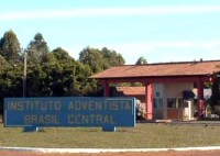 Escola adventista é acusada de homofobia por expulsar estudante lésbica; Direção da entidade nega