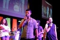 Live 2012: Encontro evangélico reúne 2 mil jovens com objetivo de ensinar como viver a palavra de Deus em ações