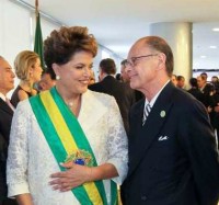 Dilma Rousseff irá à inauguração do Templo de Salomão para ter apoio do bispo Edir Macedo nas eleições, diz jornalista