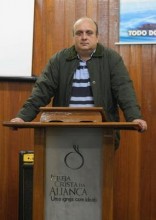 Pastor Renato Vargens critica a prática de revelações em igrejas pentecostais brasileiras