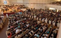 Mais de 10 mil igrejas se reúnem em campanha para fazer evangélicos voltarem a frequentar cultos aos domingos