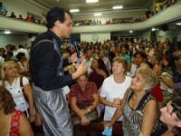 Candidato a vice-prefeito, pastor Paulo Roberto Alves afirma que já ouviu galinha falar “em línguas” e fez “anão crescer”