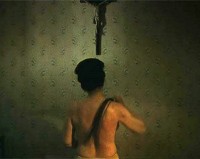 Filme Paradise Faith mostra devota católica se masturbando com crucifixo; Diretor polemiza: “Prefiro tumulto ao silêncio”