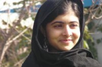Menina paquistanesa baleada por talibãs pode ter melhora clínica