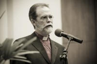 Bispo Walter McAlister questiona “evangelismo infalível”