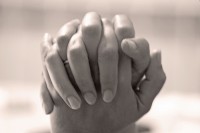 Ex-gays revelam que recorreram a terapias religiosas e oração para reverter a homossexualidade. Confira