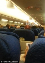 Passageiro ora em voz alta durante voo e causa pouso forçado por medo de ataque terrorista