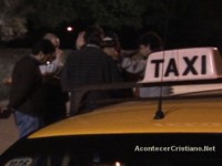 Taxistas evangélicos aproveitam corridas para evangelizar; Atuação do grupo já tem 20 anos e programa de rádio