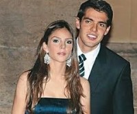 Kaká e sua esposa Carol Celico começam a frequentar uma nova igreja