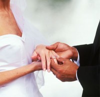 Homens podem se casar com mulheres mais velhas? Igreja Universal reprova e orienta fiéis a buscarem esposas mais novas