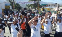 Igreja Renascer realiza primeira Marcha para Jesus no Haiti e distribui 50 toneladas de donativos