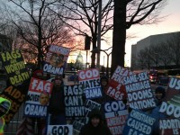 Durante protesto, membros da Igreja Batista de Westboro afirmam que Barack Obama é o anticristo