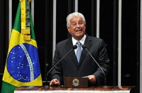 Senador Roberto Requião critica “comércio religioso na TV” e quer criar movimento para “combater a prática”. Leia na íntegra