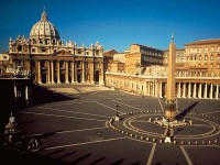 Lobby gay promove favores sexuais e ameaça a vida do papa Francisco, diz ex-chefe de segurança do Vaticano