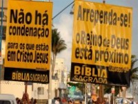 Grupos cristãos realizam campanhas de evangelização durante o carnaval