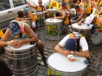 Blocos evangélicos no carnaval do Brasil se misturam ao samba e à folia para louvar e evangelizar