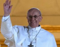 Ativistas gays criticam escolha do papa Francisco I, um forte opositor ao casamento gay
