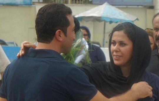 Setembro de 2012: pastor Yousef Nadarkhani é recebido por sua esposa após libertação da cadeia