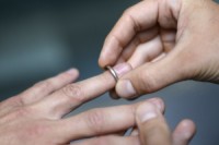 Igreja evangélica anuncia que não fará casamentos para casais heterossexuais até que casamento homossexual seja legalizado