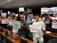 Ativistas contra Marco Feliciano são proibidos de entrar na CDHM e se revoltam ao saber que manifestantes pró-pastor entraram