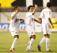 neymar-e-roberto-brum-celebram-gol-do-santos