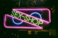 Sex shops voltados ao público evangélico chegam ao Brasil. Você concorda com a prática?